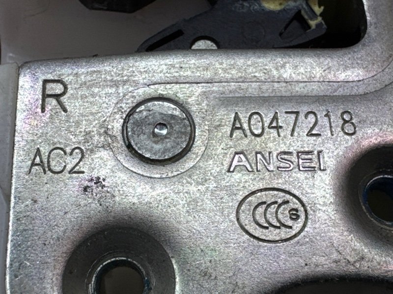 Замок двери Mitsubishi Outlander