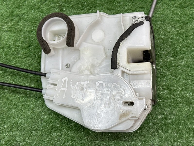 Замок двери Mitsubishi Outlander