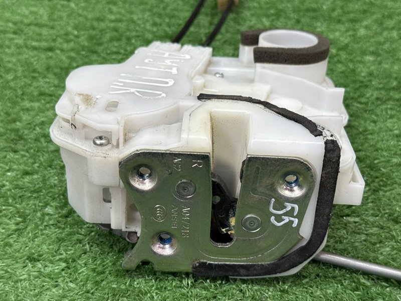 Замок двери Mitsubishi Outlander