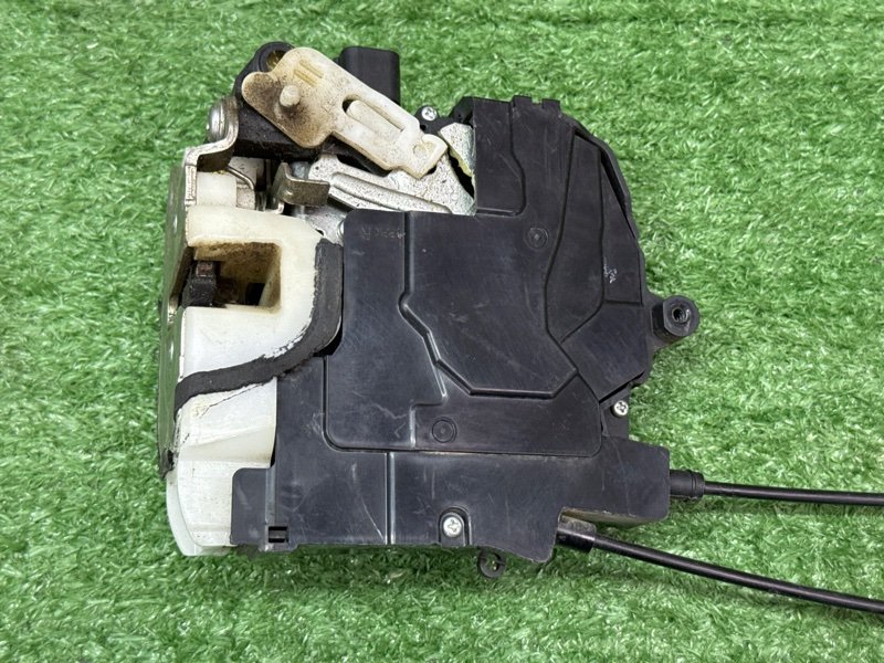 Замок двери Mitsubishi Outlander XL