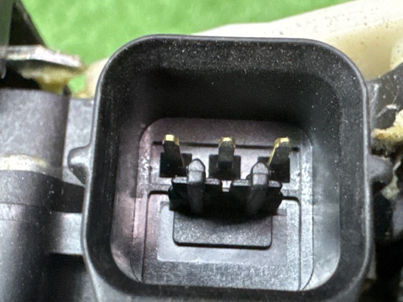 Замок двери Mitsubishi Outlander XL