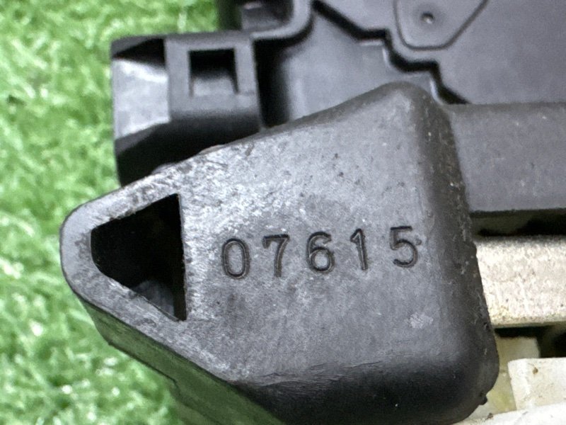 Замок двери Mitsubishi Outlander XL