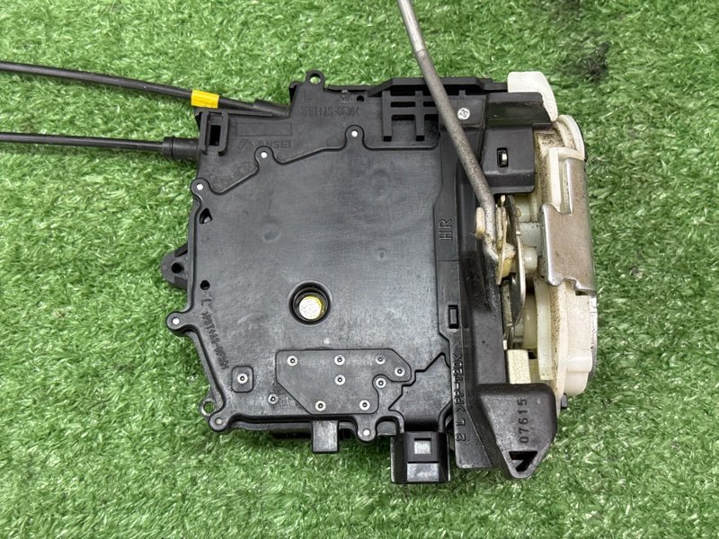 Замок двери Mitsubishi Outlander XL