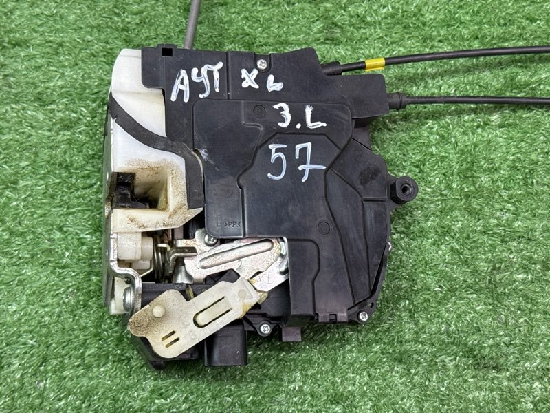 Замок двери Mitsubishi Outlander XL