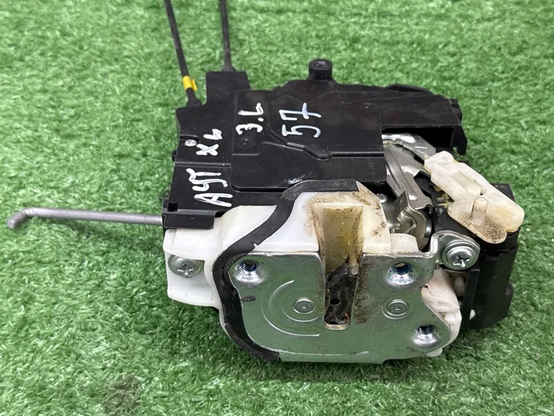 Замок двери Mitsubishi Outlander XL