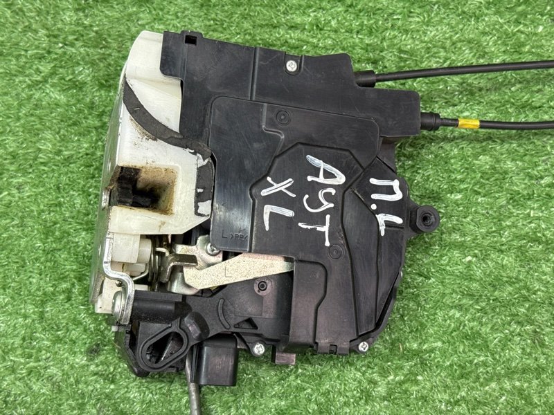 Замок двери Mitsubishi Outlander XL