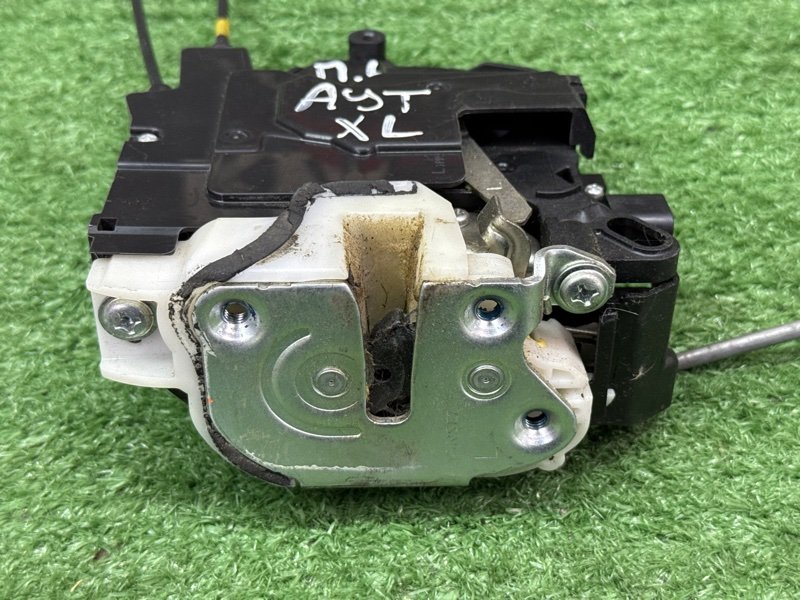 Замок двери Mitsubishi Outlander XL