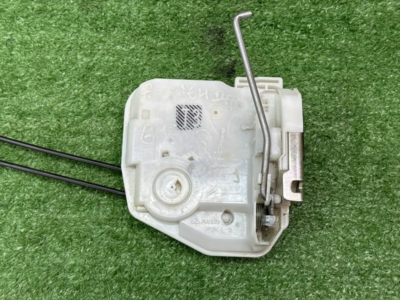 Замок двери Mitsubishi Outlander XL