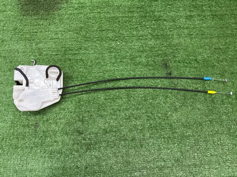 Замок двери Mitsubishi Outlander XL