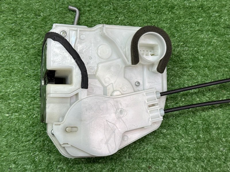 Замок двери Mitsubishi Outlander XL