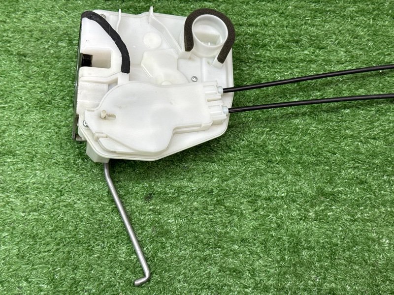 Замок двери Mitsubishi Outlander XL