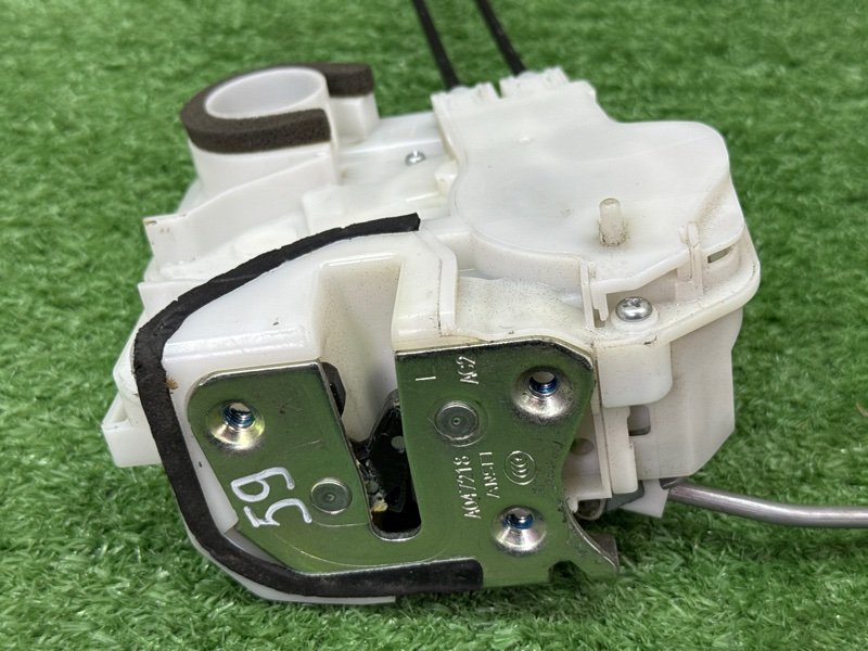 Замок двери Mitsubishi Outlander XL