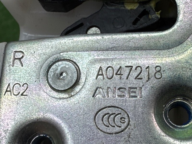 Замок двери Mitsubishi Outlander XL