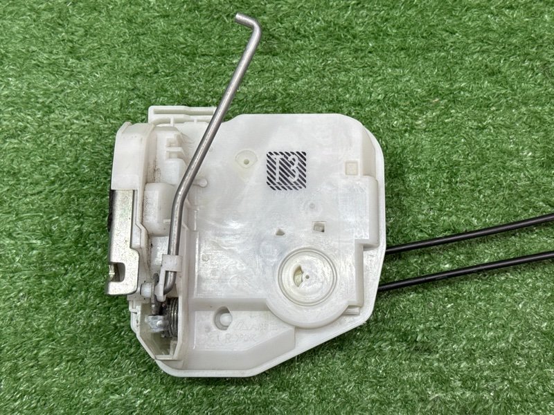 Замок двери Mitsubishi Outlander XL