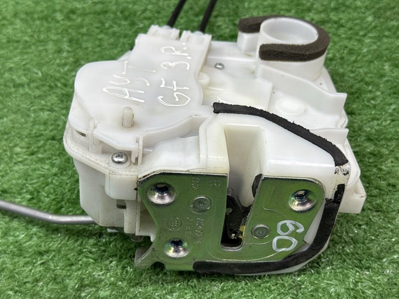 Замок двери Mitsubishi Outlander XL