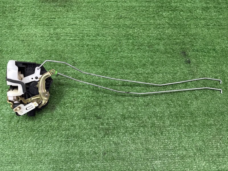 Замок двери Mitsubishi Lancer 9