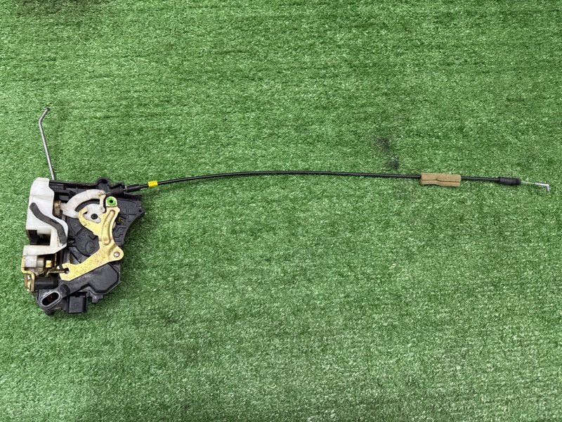 Замок двери Mitsubishi Lancer 9