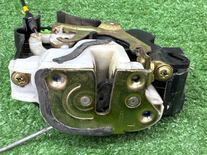 Замок двери Mitsubishi Lancer 9