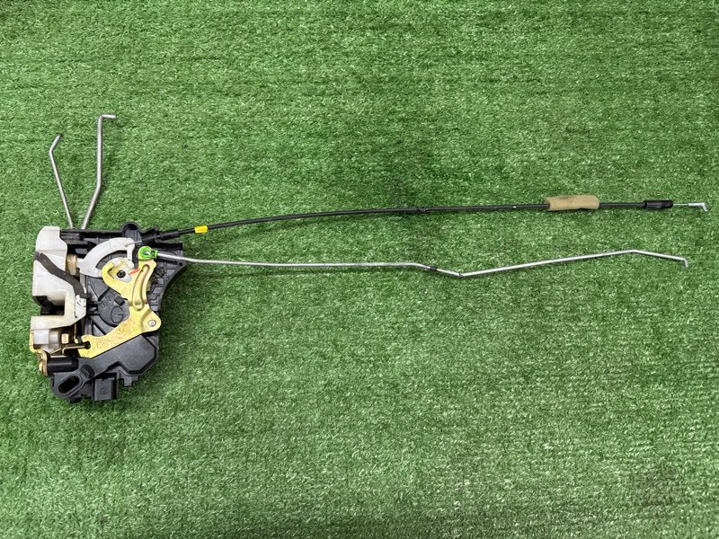 Замок двери Mitsubishi Lancer 9