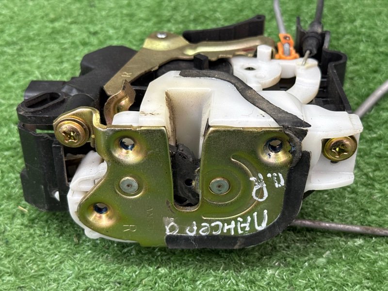 Замок двери Mitsubishi Lancer 9