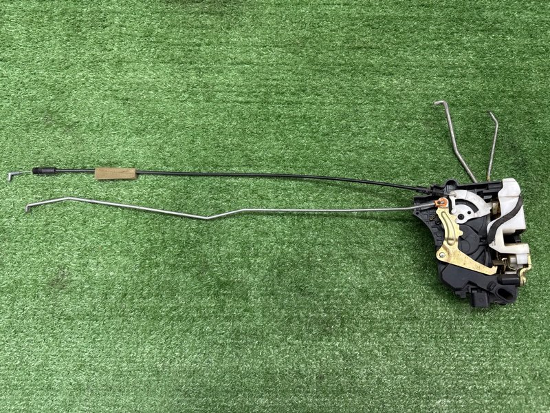 Замок двери Mitsubishi Lancer 9