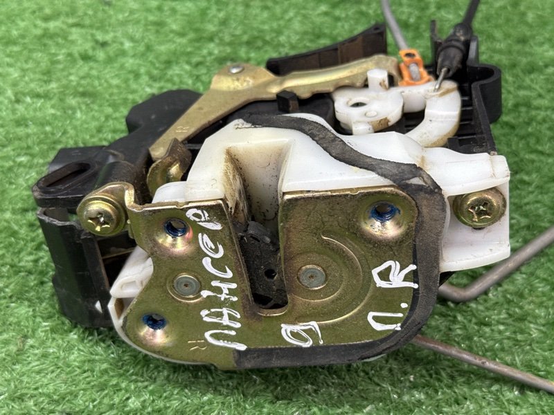 Замок двери Mitsubishi Lancer 9