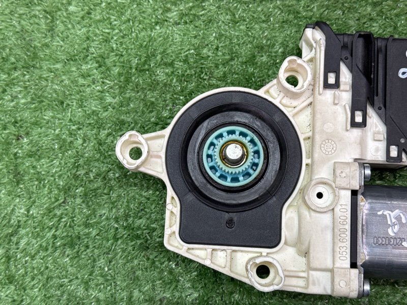 Мотор стеклоподъемника Skoda Octavia A5