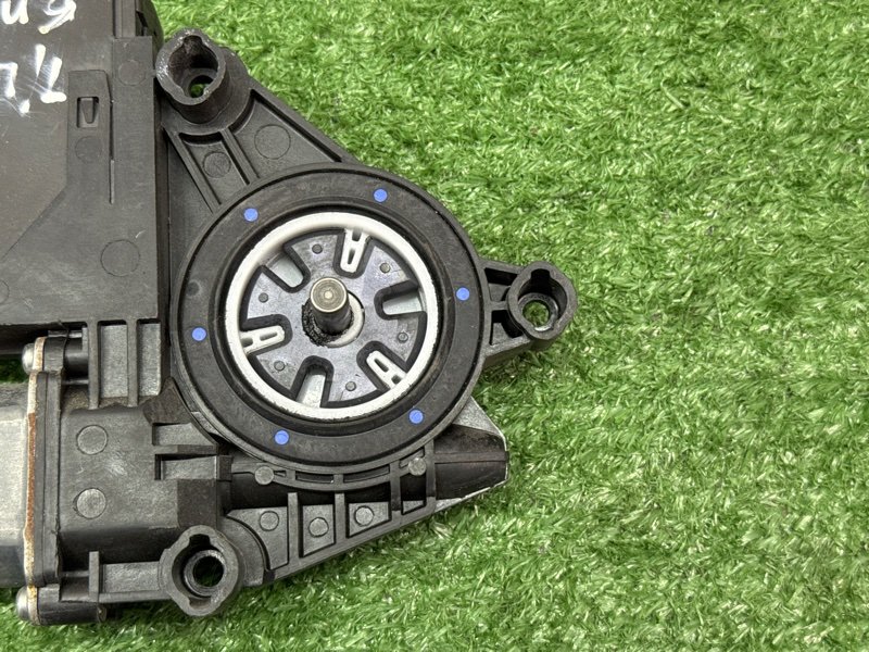 Мотор стеклоподъемника Skoda Octavia A5