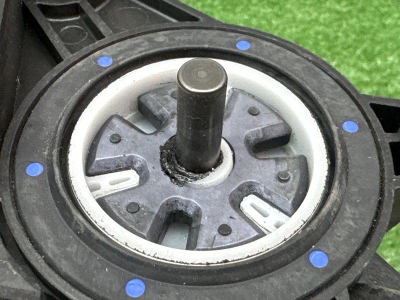 Мотор стеклоподъемника Skoda Octavia A5