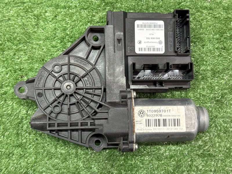 Мотор стеклоподъемника Skoda Octavia A5