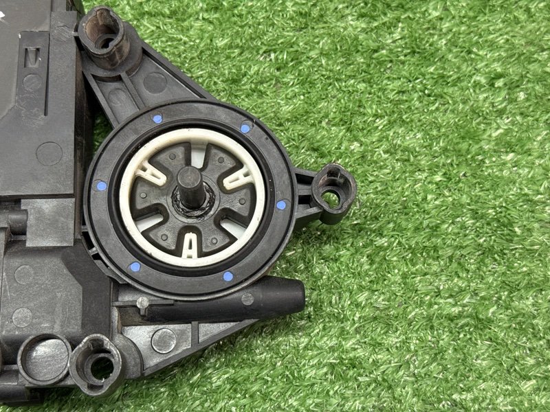 Мотор стеклоподъемника Skoda Octavia A5