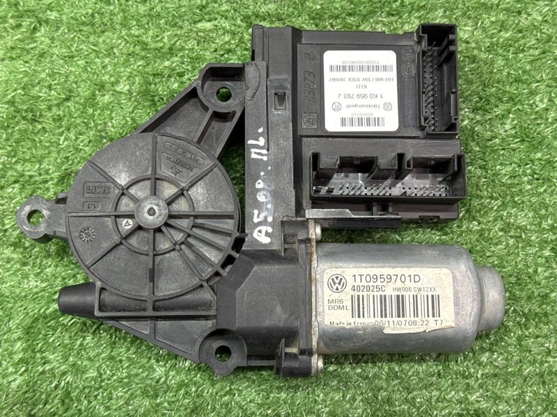 Мотор стеклоподъемника Skoda Octavia A5