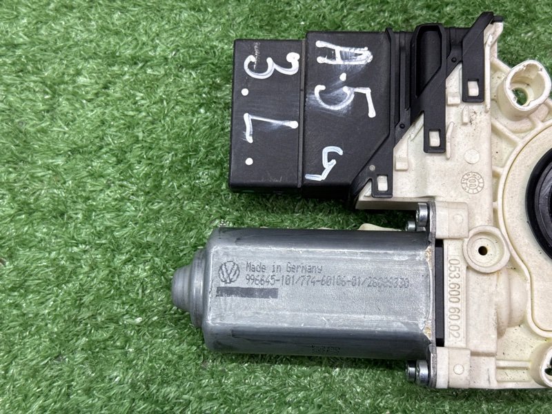 Мотор стеклоподъемника Skoda Octavia A5