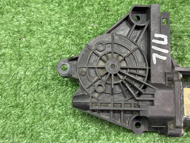 Мотор стеклоподъемника Skoda Octavia A5