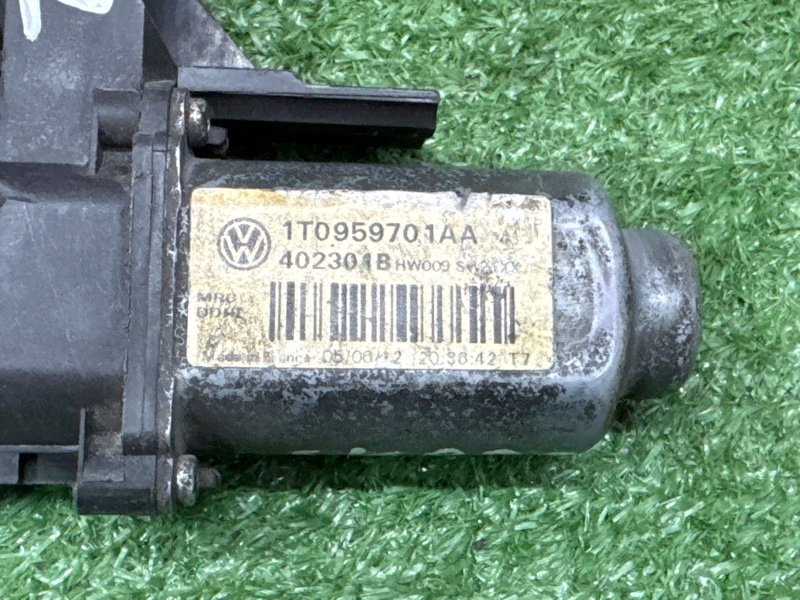 Мотор стеклоподъемника Skoda Octavia A5