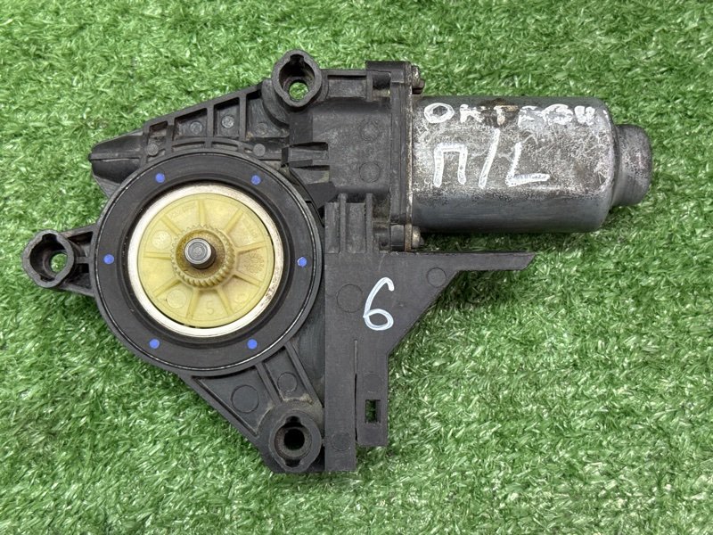 Мотор стеклоподъемника Skoda Octavia A5