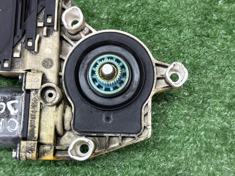 Мотор стеклоподъемника Skoda Octavia A5