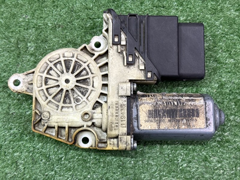 Мотор стеклоподъемника Skoda Octavia A5