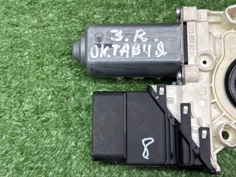 Мотор стеклоподъемника Skoda Octavia A5