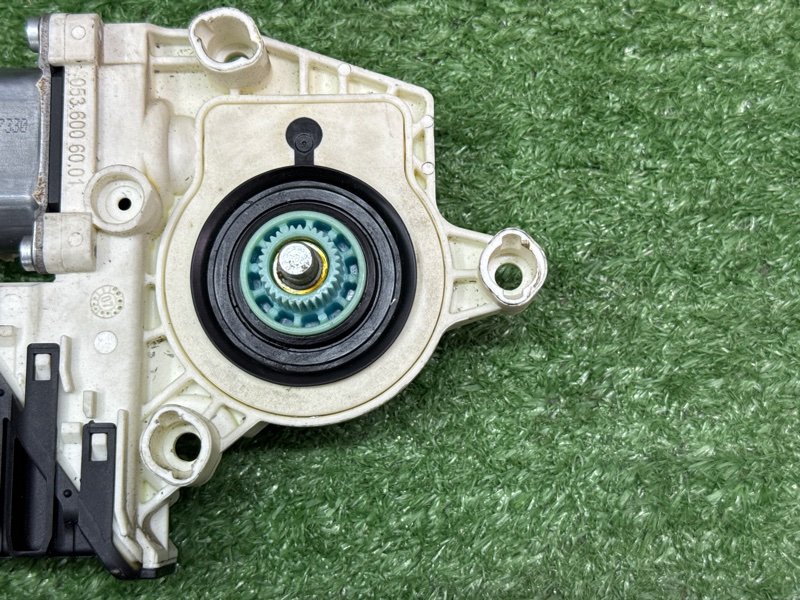 Мотор стеклоподъемника Skoda Octavia A5