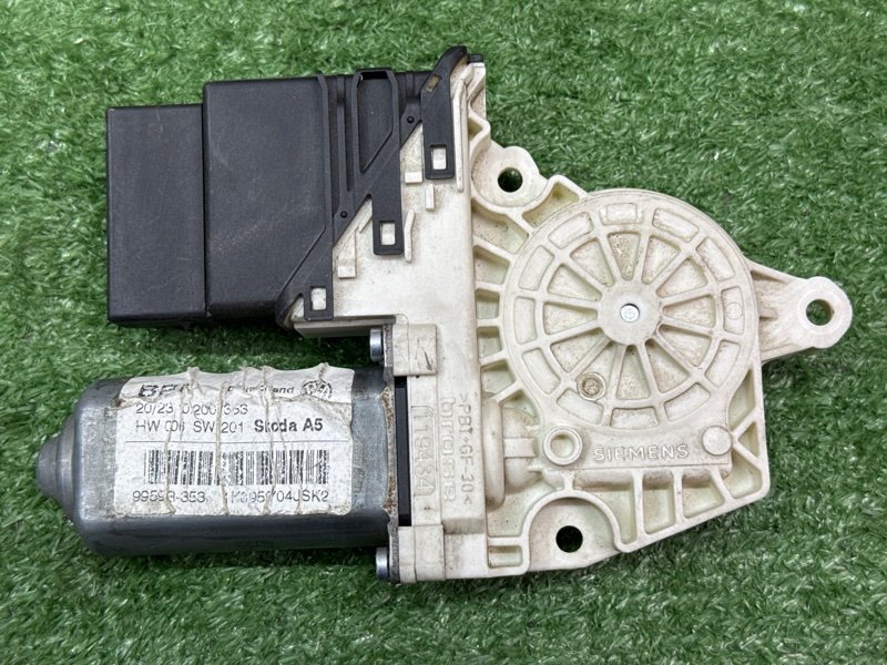 Мотор стеклоподъемника Skoda Octavia A5