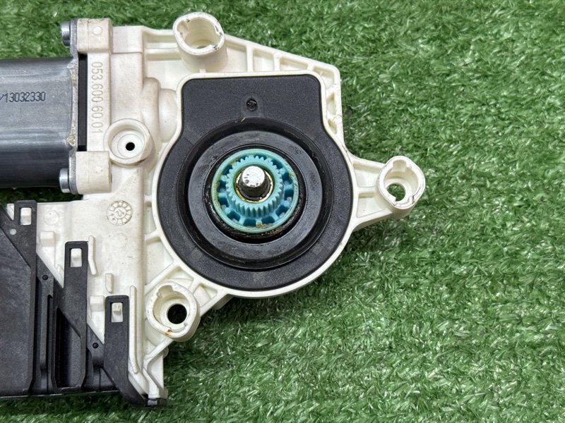 Мотор стеклоподъемника Skoda Octavia A5