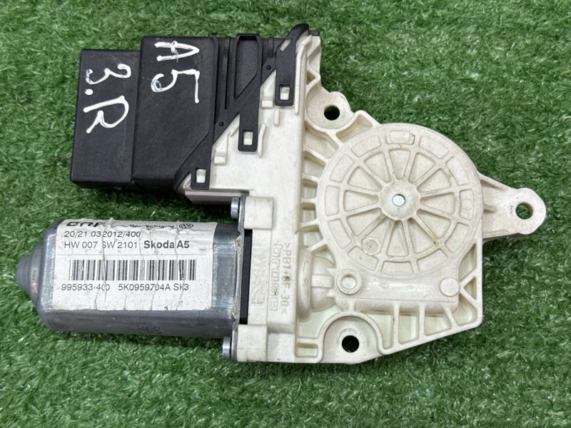 Мотор стеклоподъемника Skoda Octavia A5