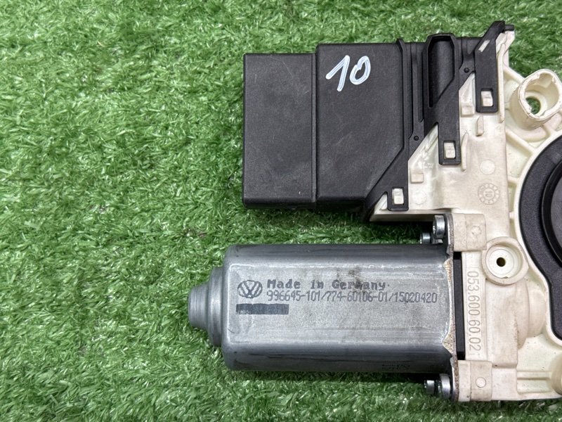 Мотор стеклоподъемника Skoda Octavia A5