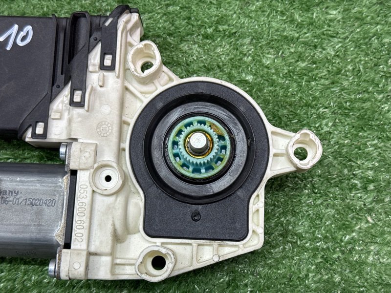 Мотор стеклоподъемника Skoda Octavia A5