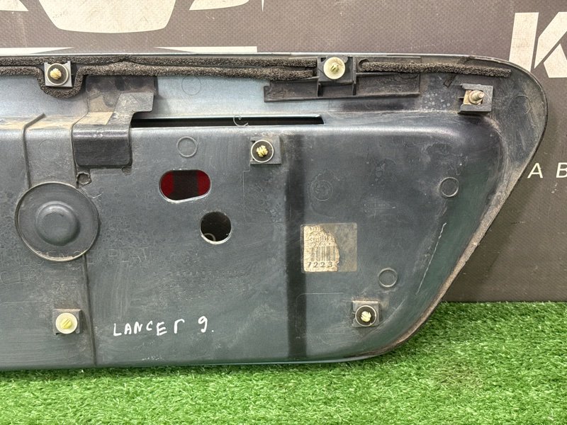 Накладка крышки багажника Mitsubishi Lancer 9