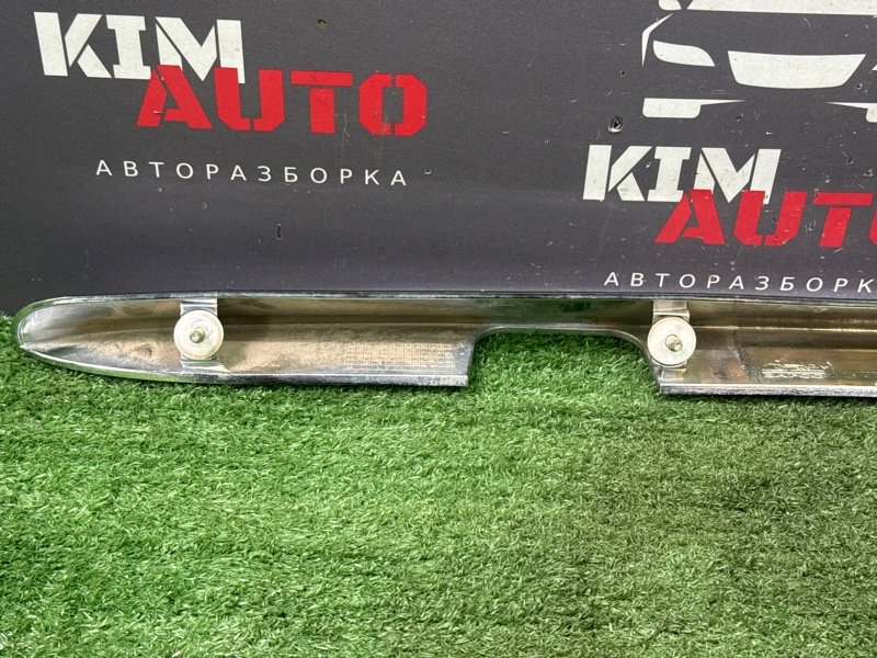 Накладка крышки багажника Peugeot 206