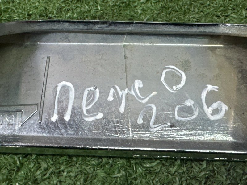 Накладка крышки багажника Peugeot 206