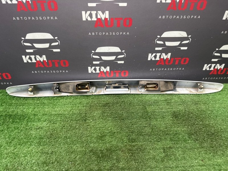 Накладка крышки багажника Ford Focus 2