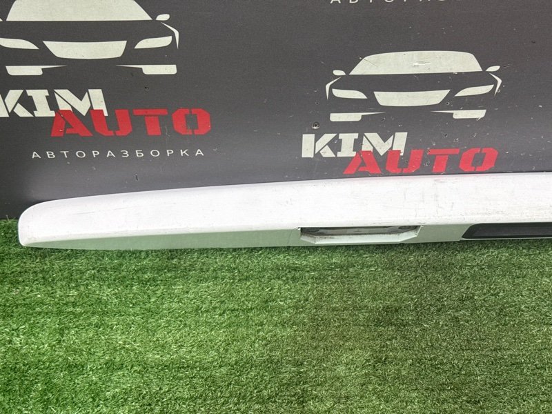 Накладка крышки багажника Ford Focus 2